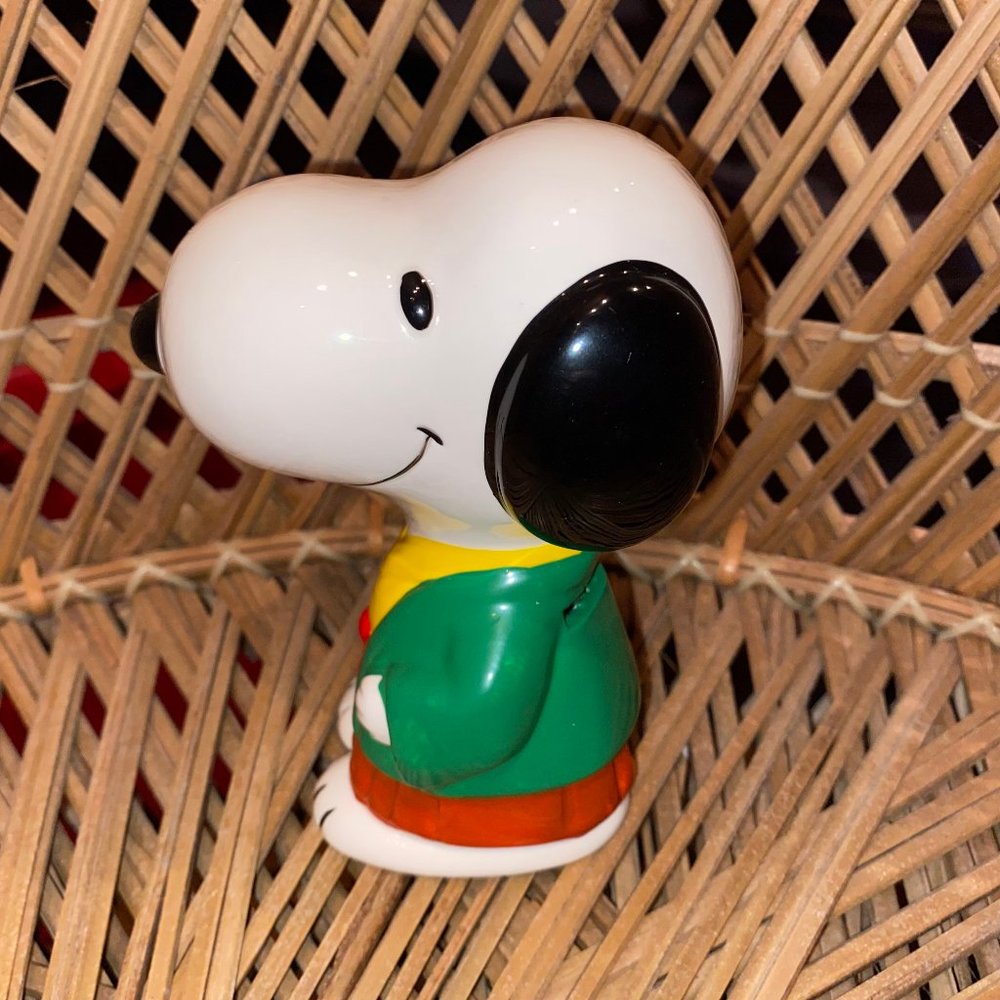 Vintage Snoopy in green kimono ceramic bank, mint condition